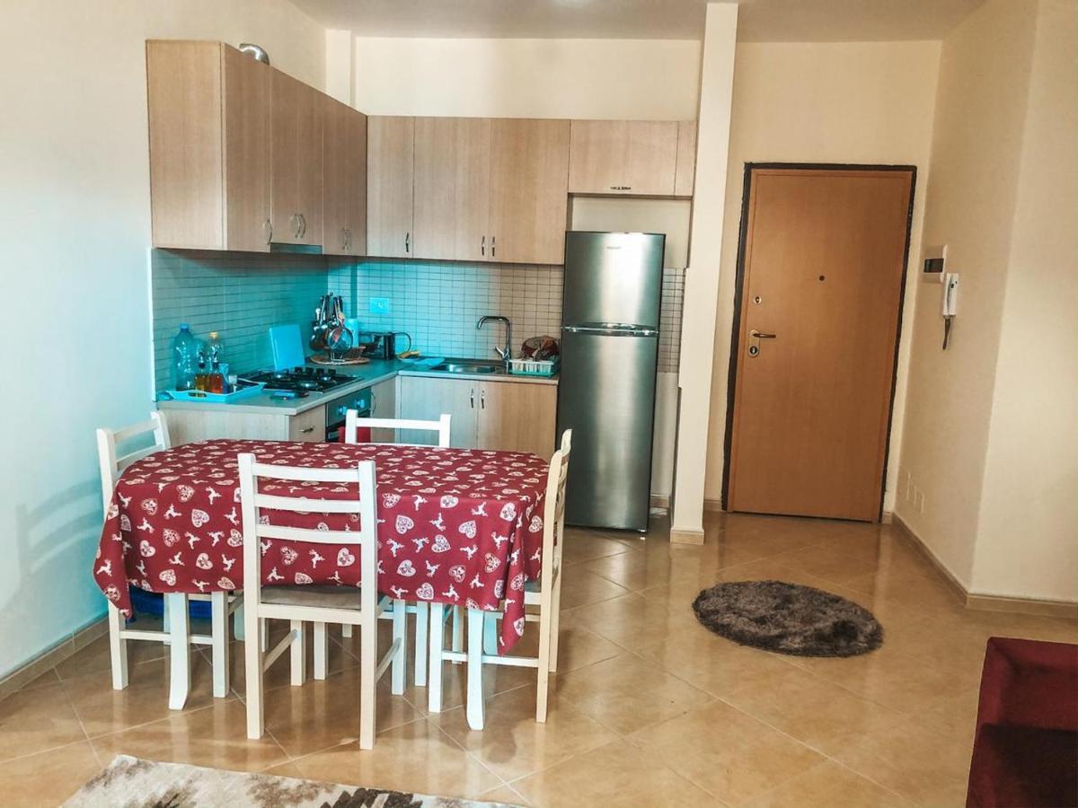 Mimi'S Beach Apartment Vlore Luaran gambar